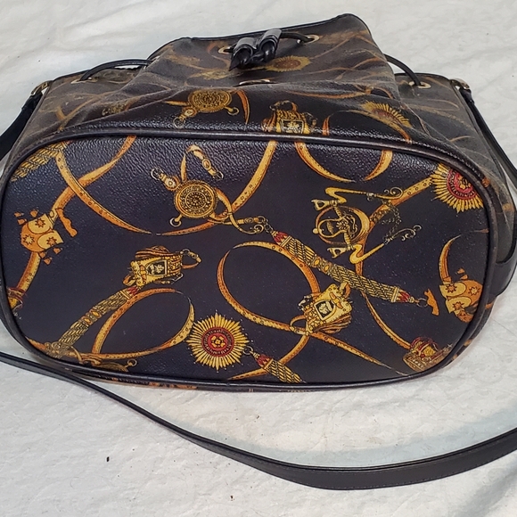 Mark Cross Bucket Bag. Leather. Black & Gold. America's First Luxury Brand. - Picture 7 of 11